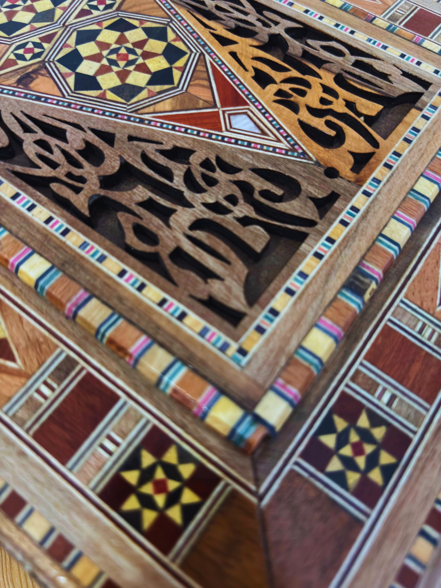 Elegante große Mosaikbox – handgefertigte Schmuck- und Andenkentruhe aus Holz mit Samtfutter