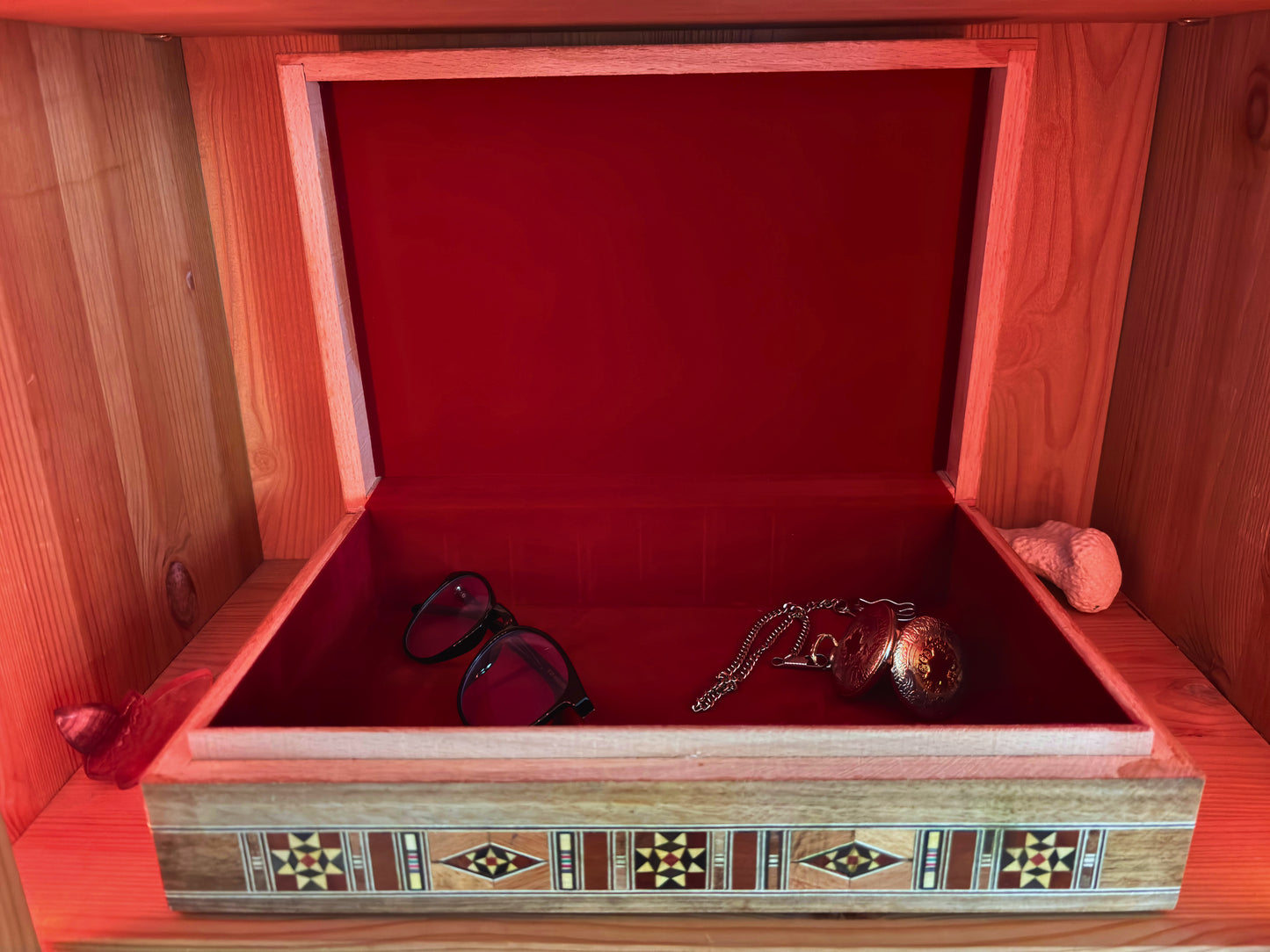 Elegante große Mosaikbox – handgefertigte Schmuck- und Andenkentruhe aus Holz mit Samtfutter