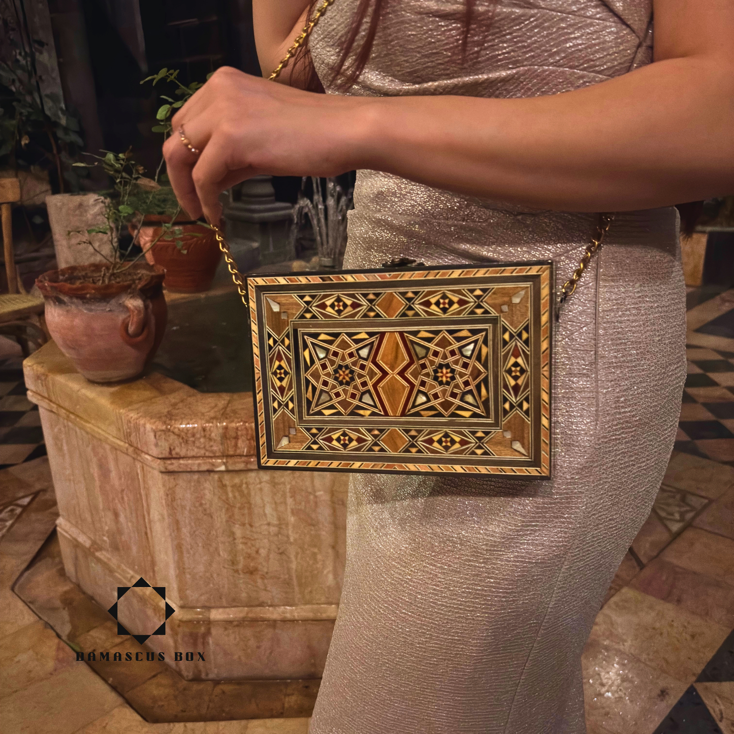 Bolsa Damasquina com Madrepérola – Elegância Oriental Feita à Mão