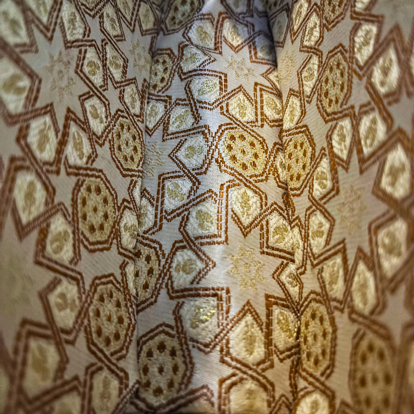 Jouri – Clutch Damascena di Lusso con Madreperla Floreale & Catena di Perle