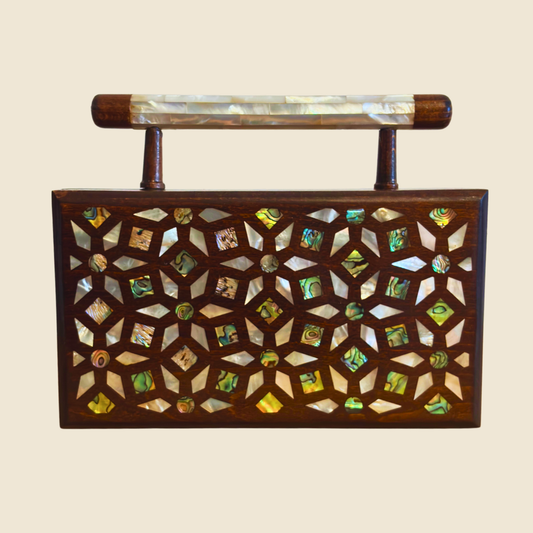 Yasmine – Luxuriöse Damaszener Clutch mit Perlmutt & Brokatfutter