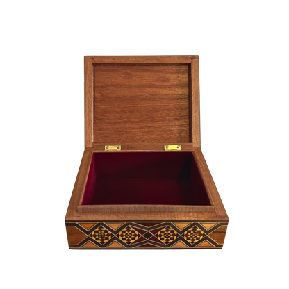 Boîte en Mosaïque Damasquine Raffinée par le Maître Gaby Al Dayeh – Nacre et Velours