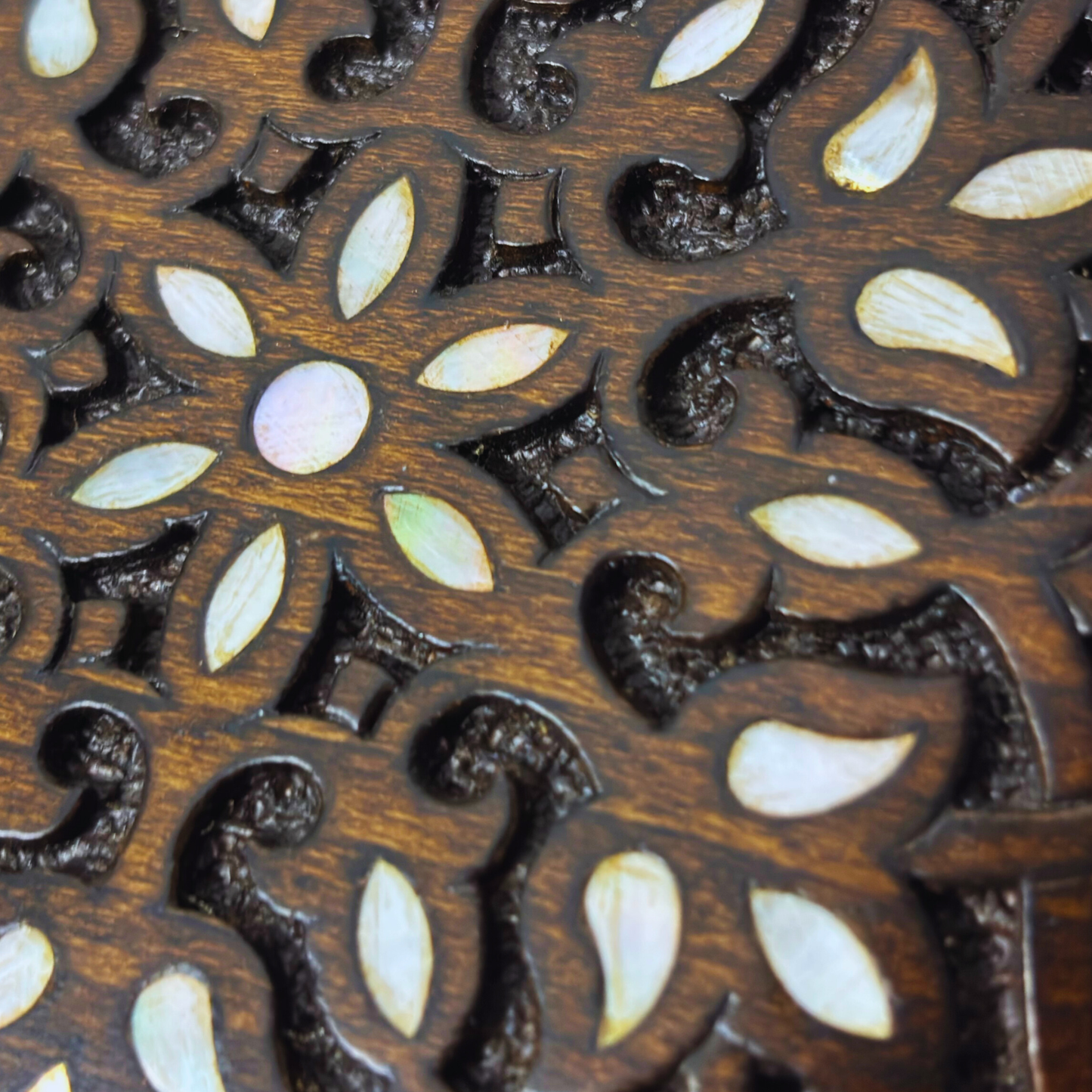 Handcrafted Luxury Carved Box – Mother of Pearl & Velvet Elegance