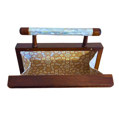 Zenobia – Luxe Damascene Clutch in Notenhout met Parelmoer Inleg & Brokaat Voering