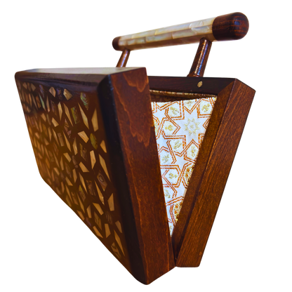 Zenobia – Luxe Damascene Clutch in Notenhout met Parelmoer Inleg & Brokaat Voering