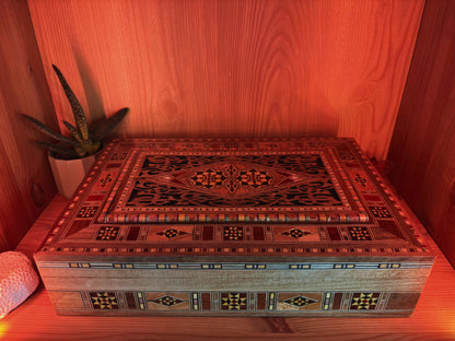 Elegante große Mosaikbox – handgefertigte Schmuck- und Andenkentruhe aus Holz mit Samtfutter