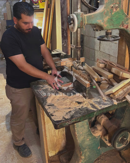 Damasceńska Szkatułka z Zamkiem – Ręcznie Wykonane Arcydzieło